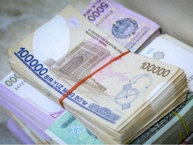Toşkentda xaridor tadbirkorni 311 mln sömga çuv tuşirdi