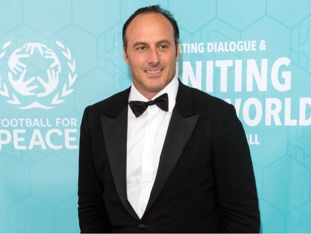 “Тоттенхэм”нинг собиқ футболчиси FIFA президенти бўлмоқчи
