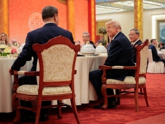 Трамп Путин ва Си Цзиньпин билан учрашувга тайёрлигини эълон қилди