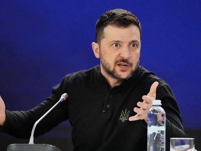 “Заифлик белгиси”. Зеленский АҚШ ва Россиянинг келишувини кескин қоралади