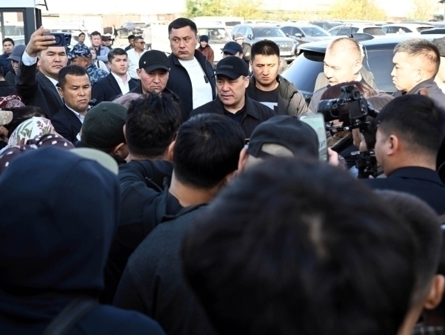 Жапаров кутилмаганда Бишкекдаги бозорга борди